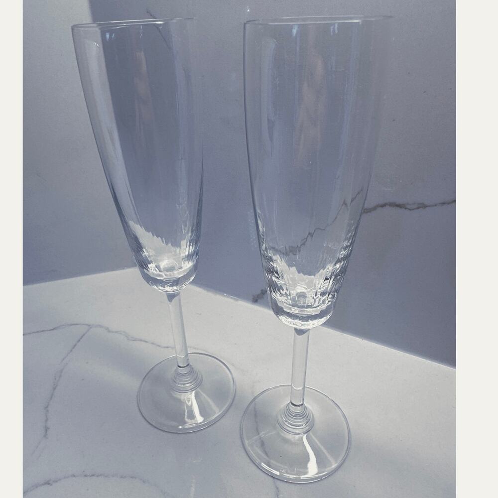 Set of 2 Beautiful Slim Flute Striated Champagne Glasses Festive Clink Toast
